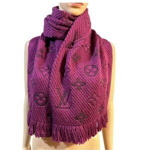 FIRM | Authentic Louis Vuitton Logomania scarf brand new! Unisex
